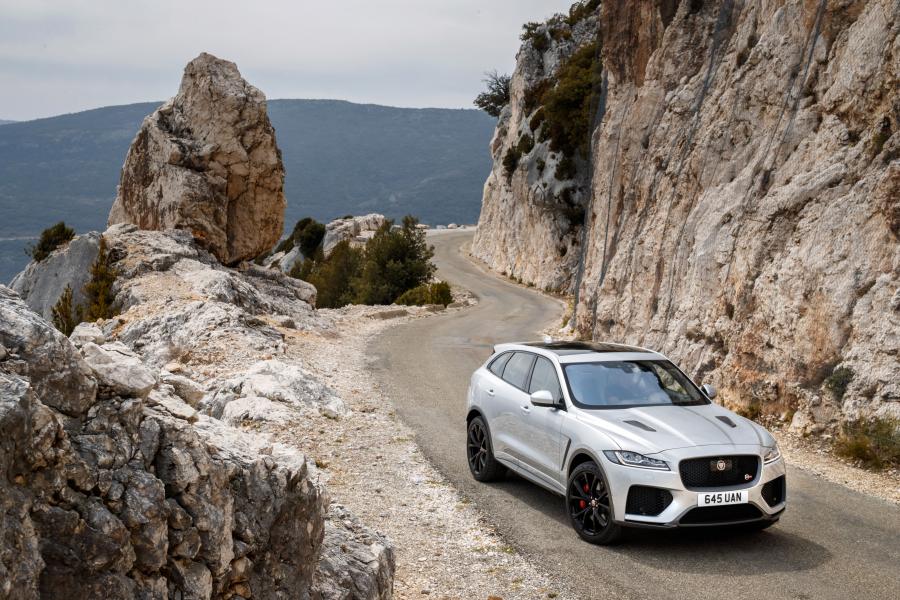  Jaguar F-Pace SVR 2018 года  (WW) (фото 86 из 115)